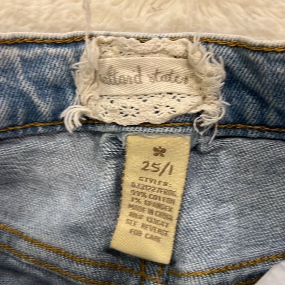 Altar’d State Distressed Denim Shorts Light Wash Size 25/1 - Picture 2 of 10